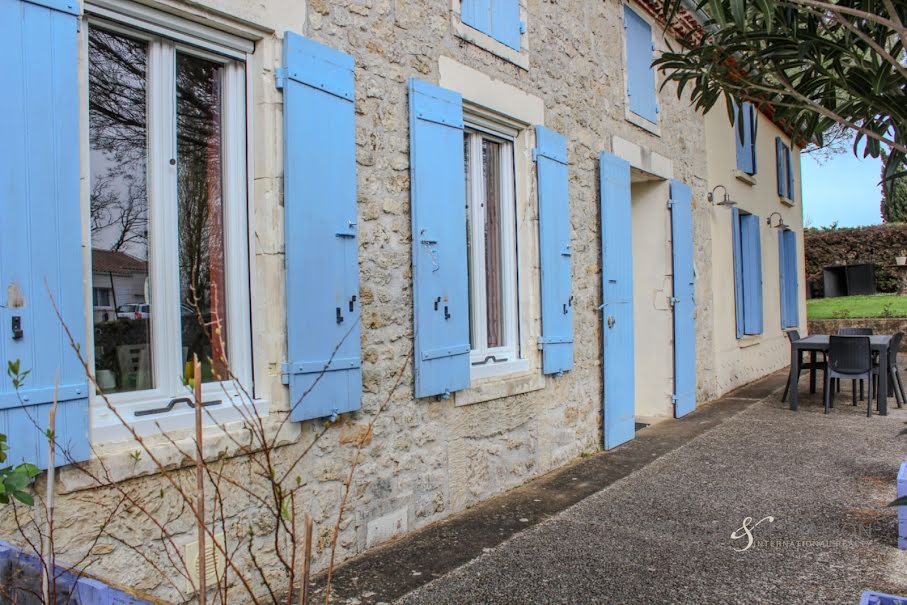 Vente maison 5 pièces 133 m² à Saintes (17100), 332 000 €