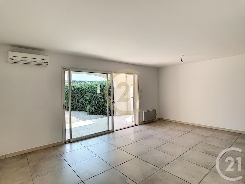 Location  appartement 3 pièces 78 m² à Domazan (30390), 840 €