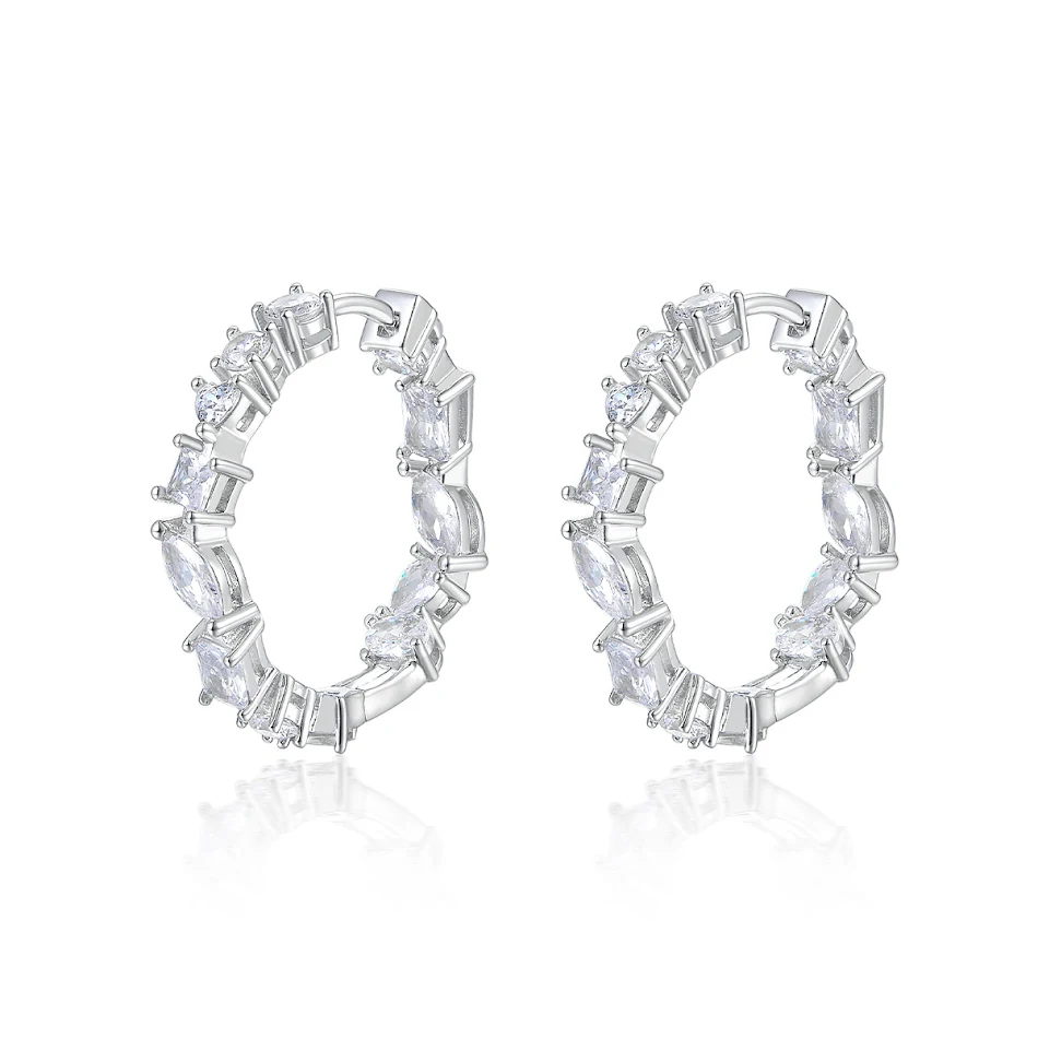 Brincos de zircônia irregulares luxo leve e alta qualidade. Elegância luminosa para um visual sofisticado e cheio de glamour.