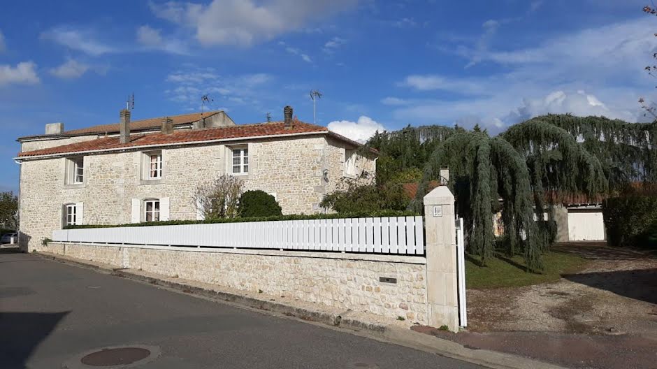 Vente maison 7 pièces 180 m² à Saint-Just-Luzac (17320), 389 000 €