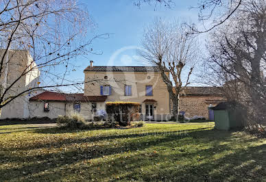 House with pool and terrace 4