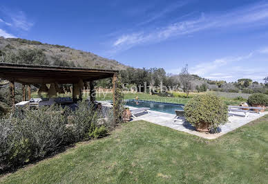 Corps de ferme avec jardin et piscine 2