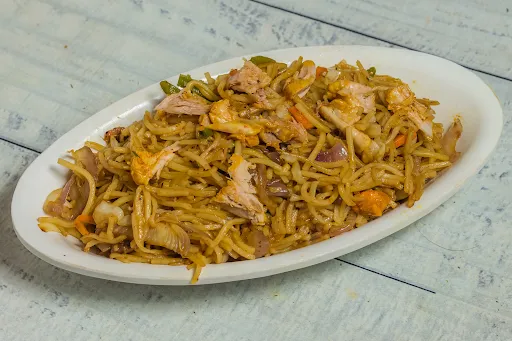 Goan Chicken Hakka Noodles