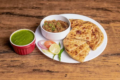 Paneer Pyaz Butter Paratha