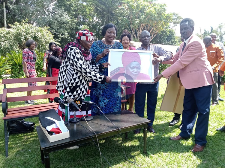 Field Marshal Muthoni Kirima (left) and Kikuyu elders gift former First Lady Mama Ngina Kenyatta with a painting at her Muthaiga home on April 20, 2023.