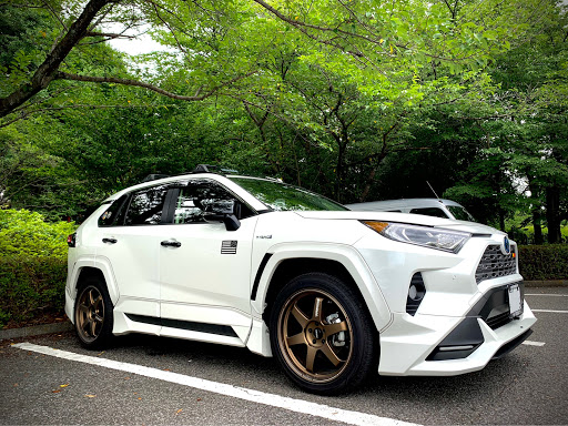 キャプテンビーバー(GRM)さんのRAV4の画像