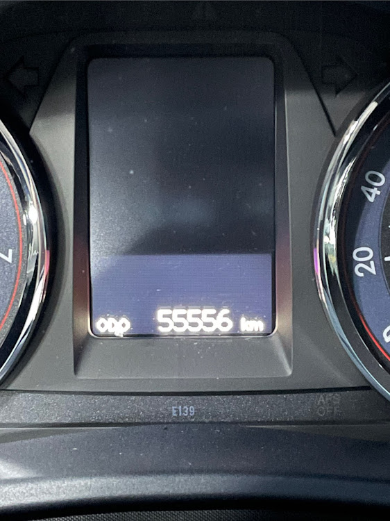 オーリスの運A様♪ステッカー1枚下さい♪♪・広告あかん！・良くやるヤツ〜に関するカスタム事例の投稿画像2枚目