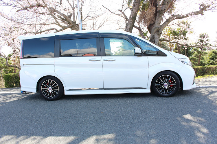 ステップワゴンスパーダの桜とコラボ・4月7日マリーナ河芸コラボに関するカスタム事例の投稿画像2枚目