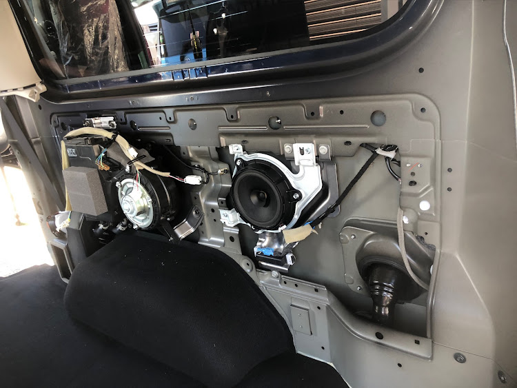 NV350キャラバンのDIY・フロアマット・デットニング施工に関するカスタム事例の投稿画像4枚目