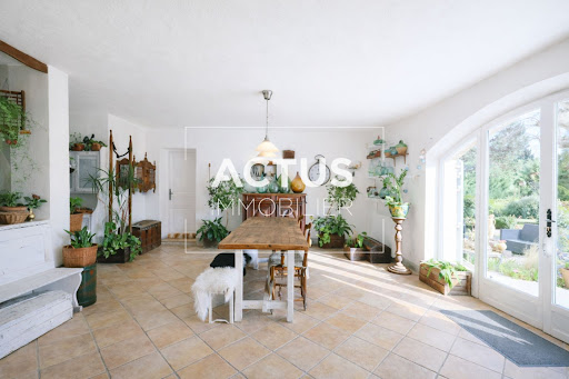 Maison avec piscine et terrasse 5