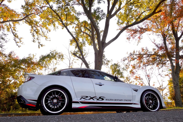 RX-8の秋のカメ活・デジカメ、マニュアルモード・デジカメ練習中・枯葉の透け感に関するカスタム事例の投稿画像1枚目