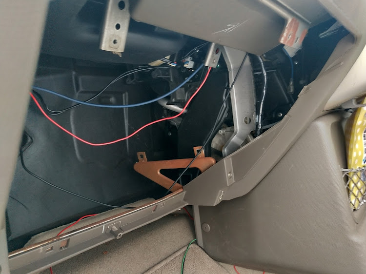 キューブキュービックのエアコンフィルター交換・洗車はパサートのみ行いました。・もう雨が降りました・エアコンの季節は加速が・・・・水曜日はVAパフォーマンスさんにお邪魔しますに関するカスタム事例の投稿画像3枚目