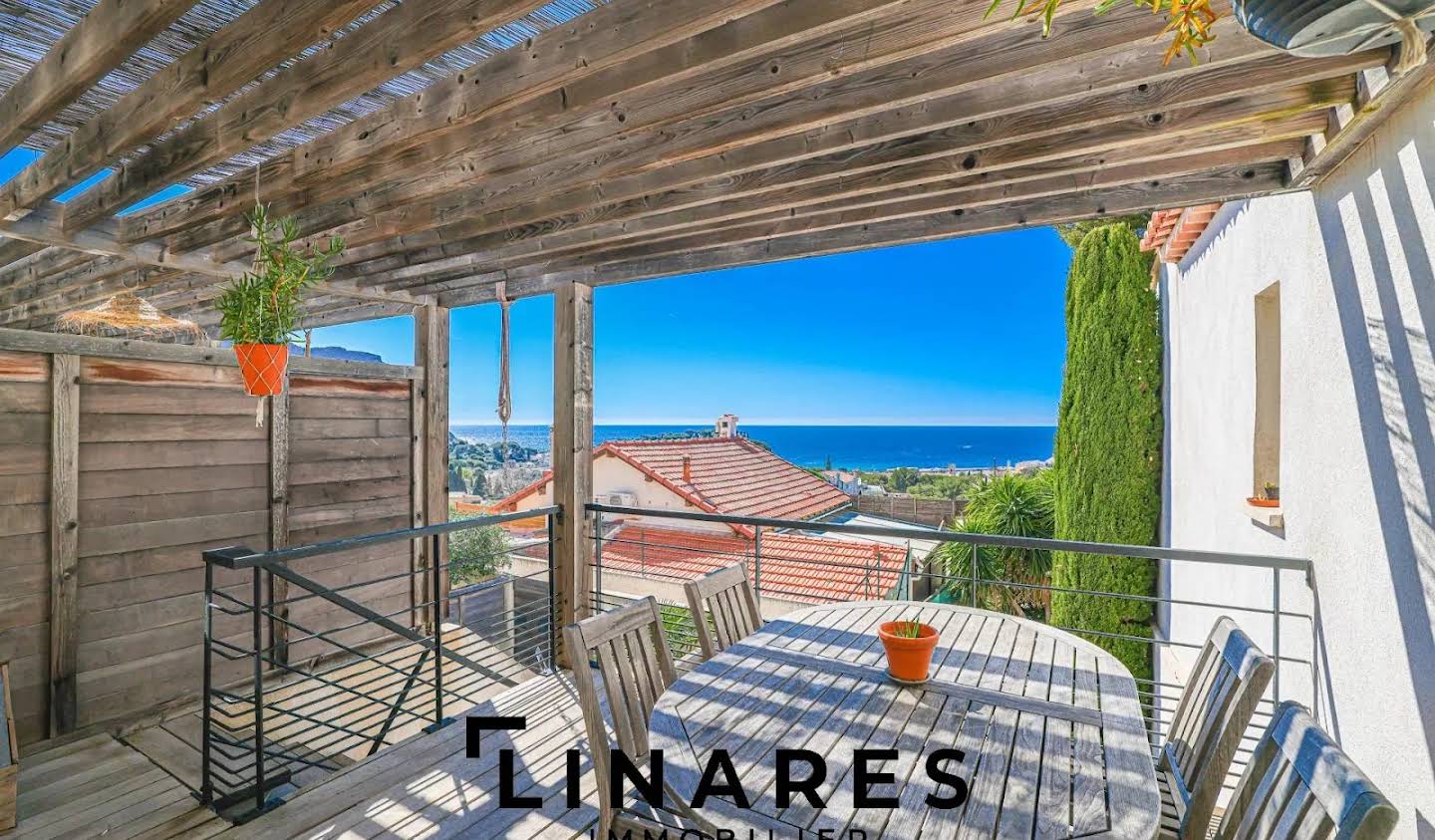 Apartment with terrace Cassis