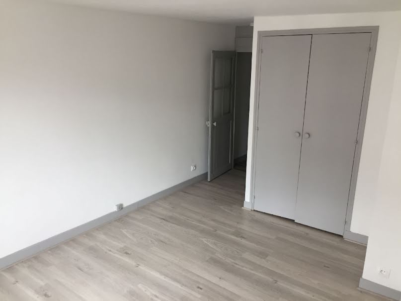 Location  appartement 1 pièce 20 m² à Limoges (87000), 250 €