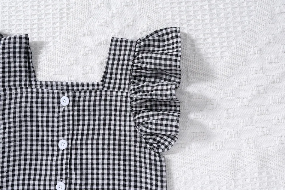 Traje para bebé de dos piezas con chaleco sin mangas, camisa y pantalones cortos a cuadros de madera. ¡Perfecto para tu pequeño!