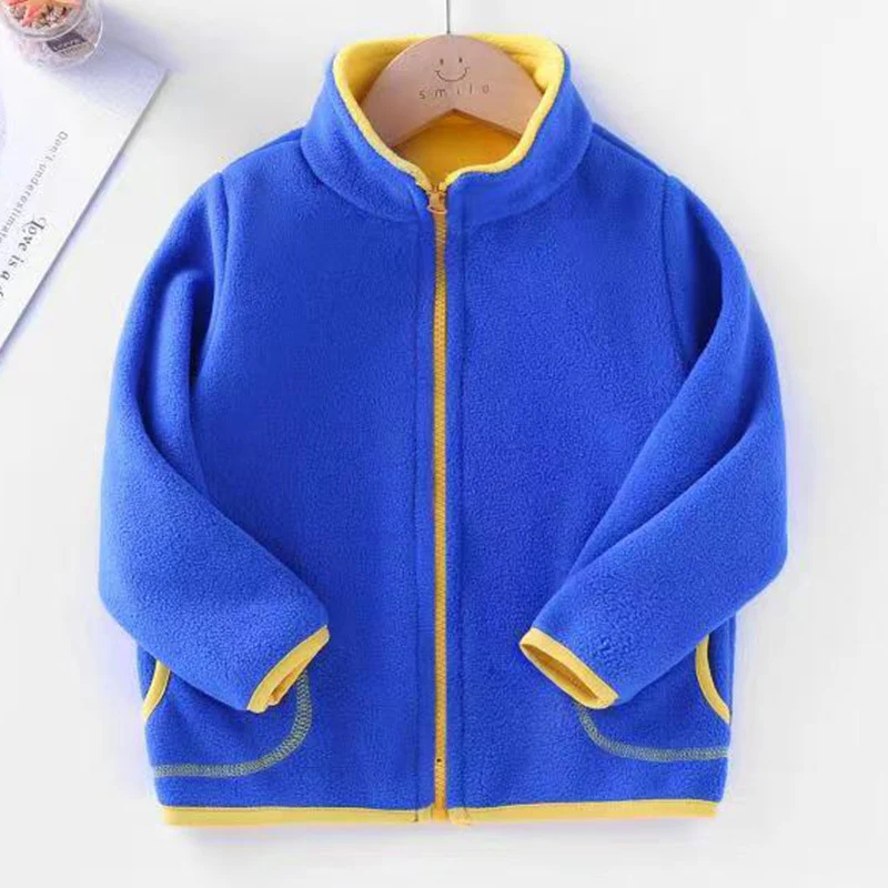 Ensemble de vêtements pour enfants Cardigan en polaire à capuche et pull Confort et chaleur pour l'hiver. Idéal pour les enfants, doux au toucher et stylé.