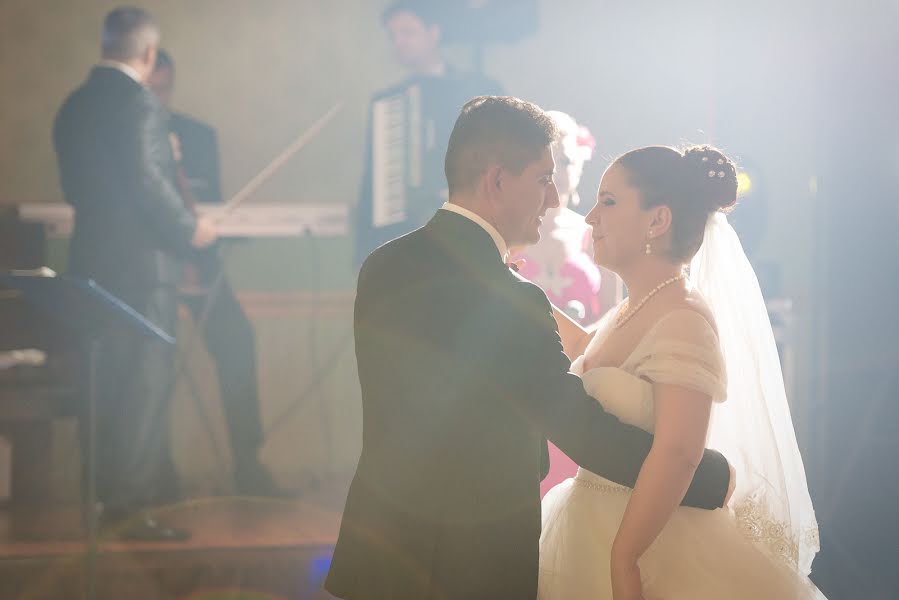 Wedding photographer Claudiu Arici (claudiuarici). Photo of 14 December 2014