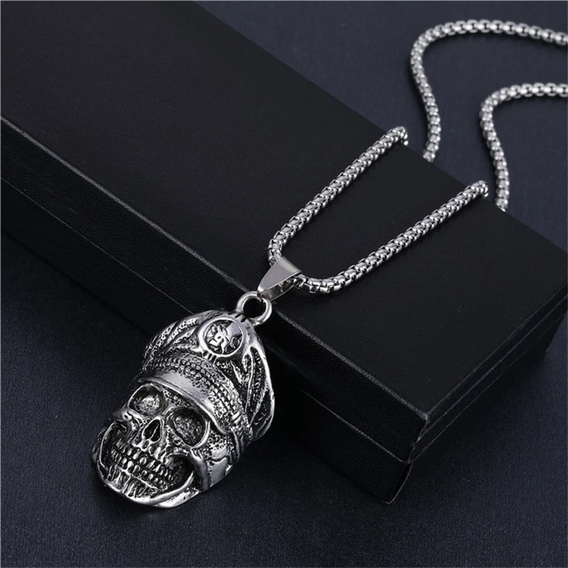 Collar de aleación sencillo para hombre con colgante de calavera del Papa, un accesorio audaz y llamativo para un estilo único y distintivo.