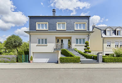 Maison avec jardin et terrasse 1