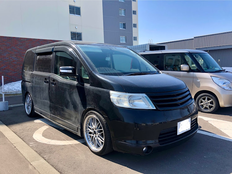 セレナのSHORIN フロントグリル・ホイール交換・車高調整・タイヤ交換・バレンティーledテールに関するカスタム事例の投稿画像2枚目