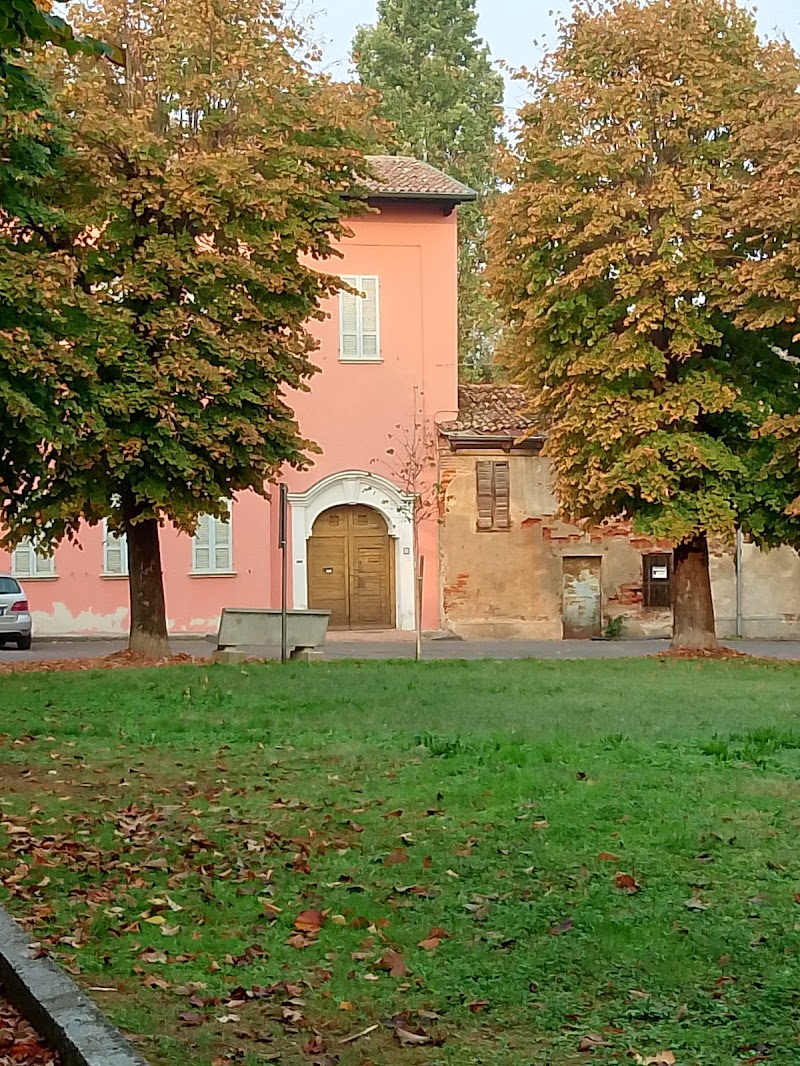 La casa rosa tra due alberi di ORTENSIA_EFFE