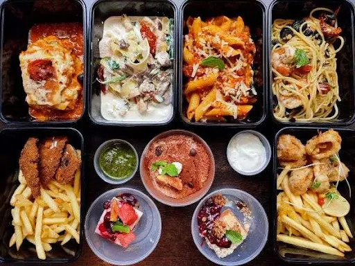 Feast In A Box With PASTAS - NON VEG (Serves 2-3)