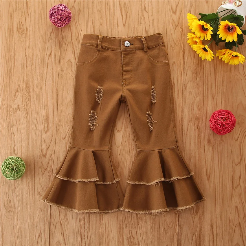 Jeans elásticos para niña con rotos y agujeros estilo cuerno, pantalones cómodos y modernos para looks casuales y a la moda.