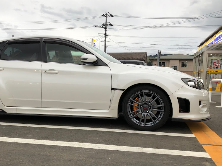 インプレッサ WRX STIのHKS・車高調整に関するカスタム事例の投稿画像1枚目