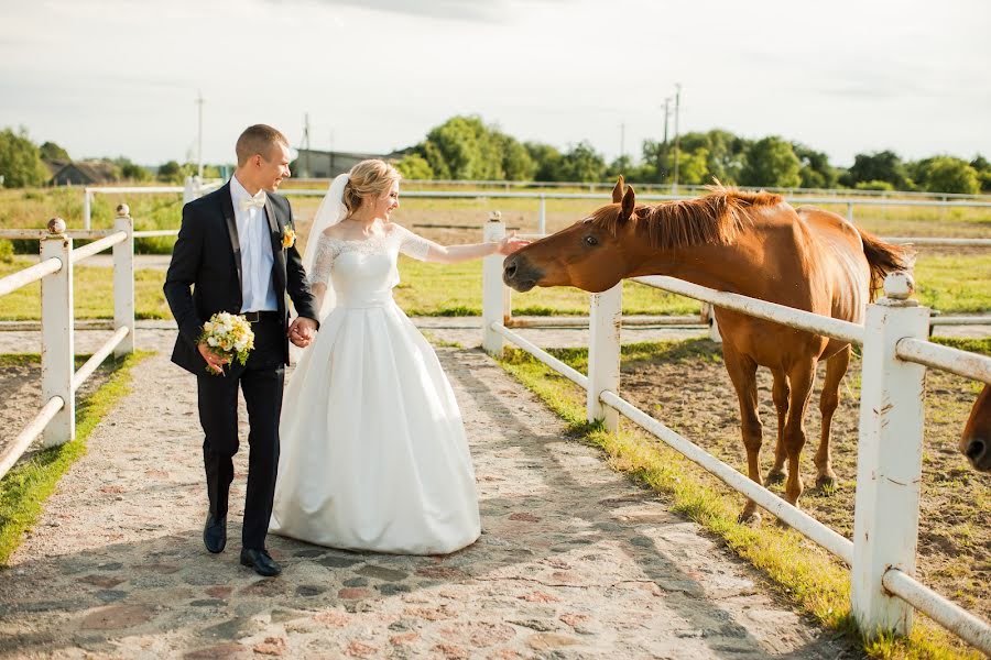 Fotógrafo de bodas Kaleriya Petrovskaya (lira192021). Foto del 11 de julio 2017