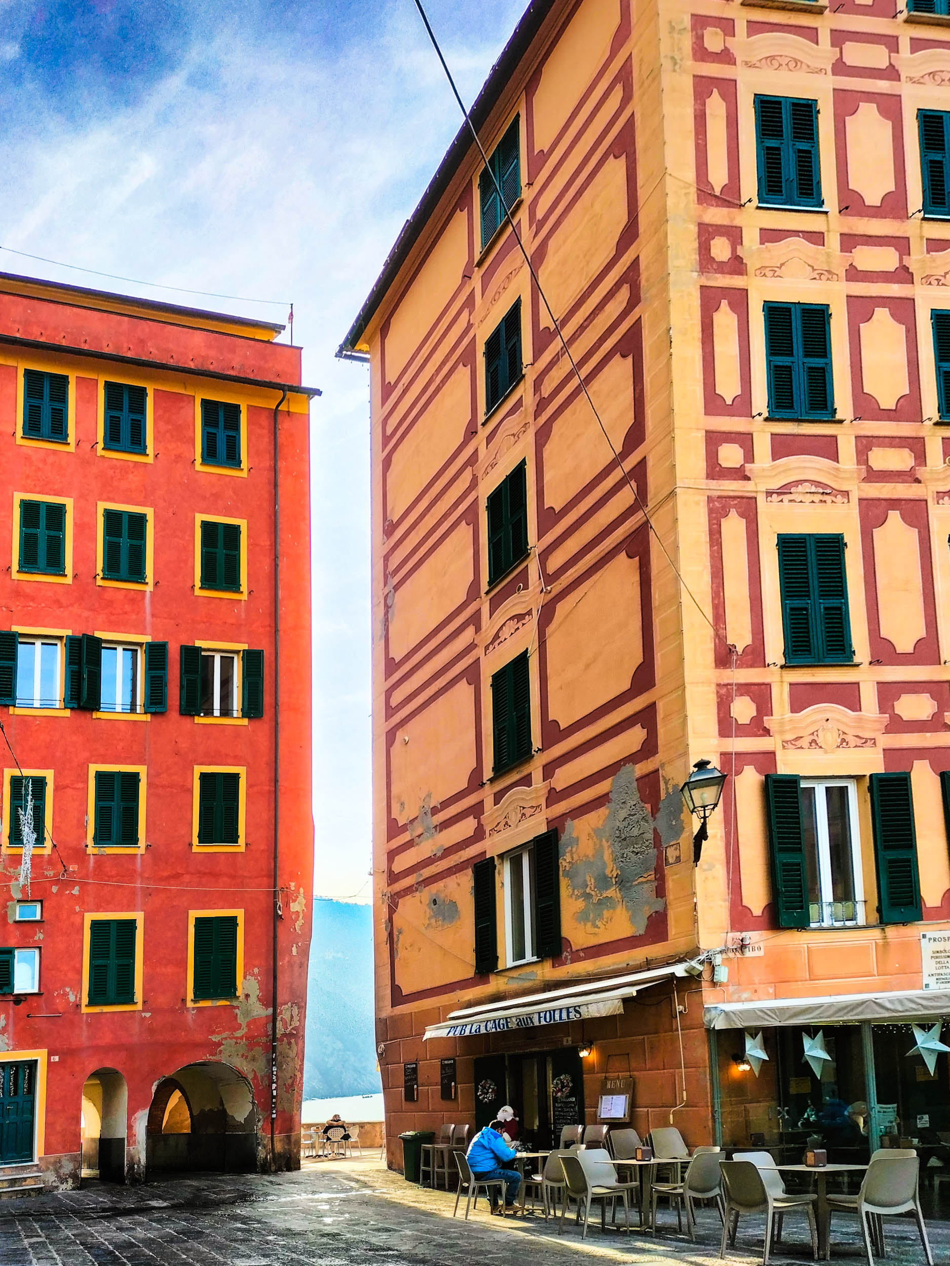 Un cielo tra i palazzi di Merlograziano