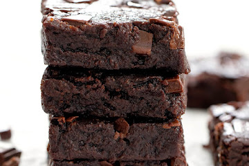 4 Ingredient No Bake Keto Brownies