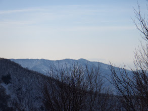 己高山方面（奥に霊仙山）