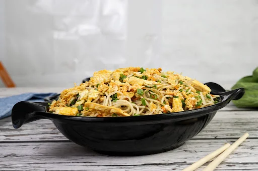 Egg Chicken Hakka Noodles