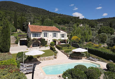 Villa avec piscine et jardin 1