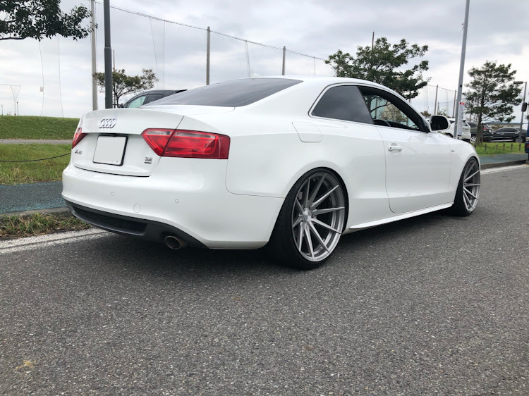 A5 クーペのタイヤ交換・車高調整・ホイール交換・アウディに関するカスタム事例の投稿画像3枚目