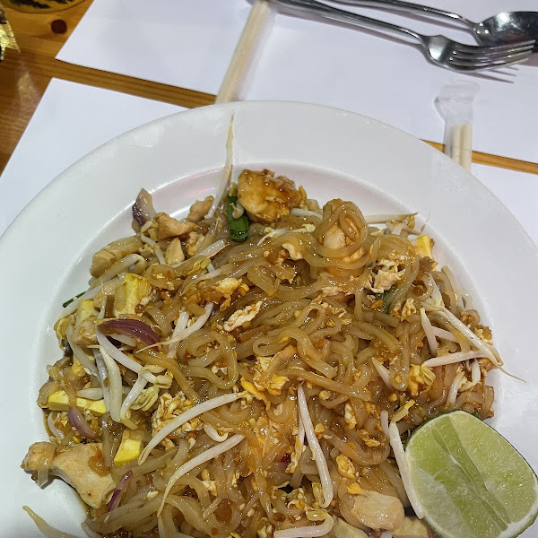 Chicken pad thai