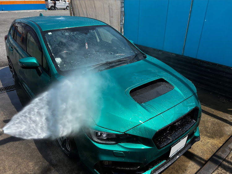 レヴォーグのいつもイイネ&コメントありがとうございます🙇‍♂️・DOMさんフルラッピング・Pearl Dark Green・洗車の頻度ってどのくらい？・洗車あるあるに関するカスタム事例の投稿画像3枚目