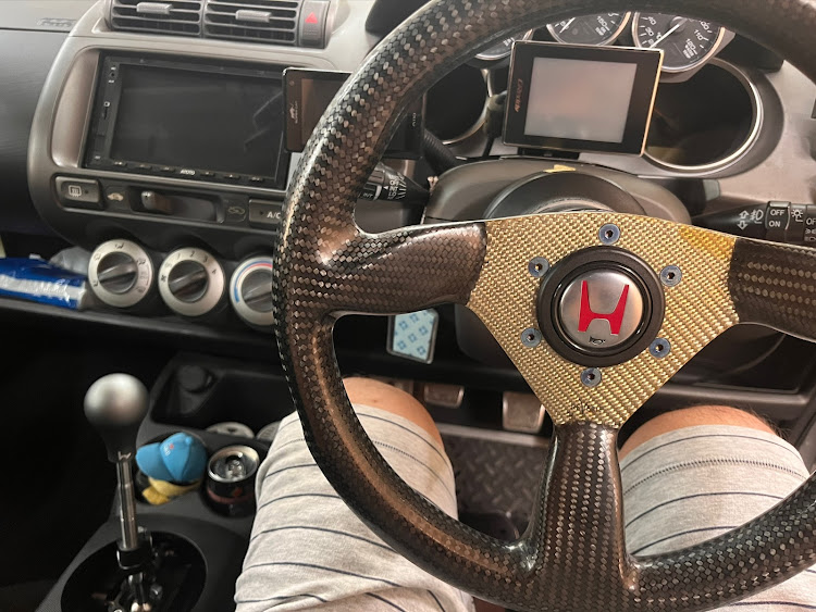 フィットのNH552M・セブリングシルバーメタリック・ドライビングカーに関するカスタム事例の投稿画像2枚目