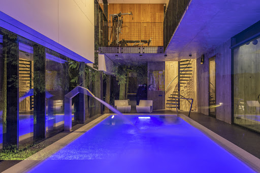 House with pool 2