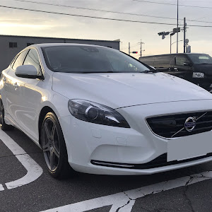 V40