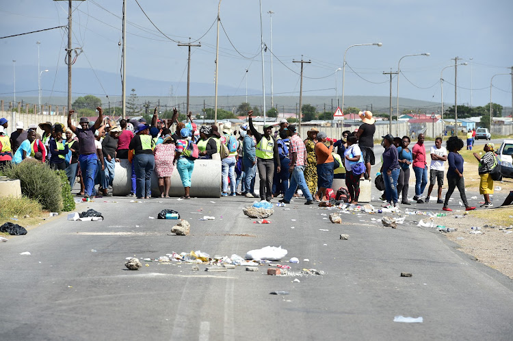 EPWP workers who were hired to clean Port Elizabeth's beaches over the festive season say they have been short-paid.