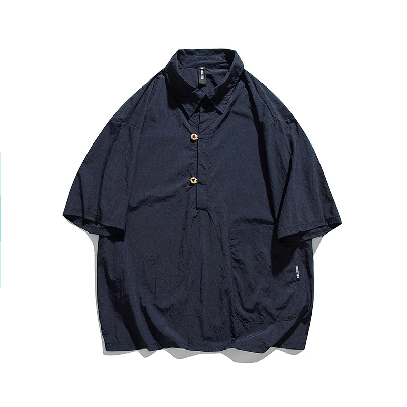 T-shirt retrò giapponese stile loose fit, manica corta. Perfetto per un look casual e confortevole durante l'estate con un tocco vintage.
