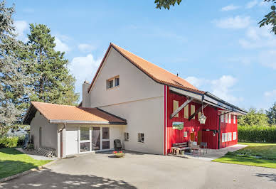 Farmhouse with garden 2