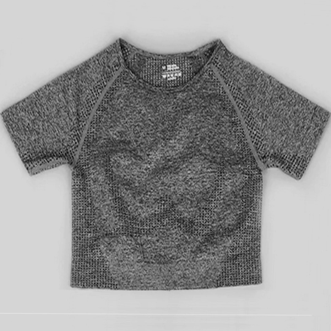 Kadınlar için dikişsiz ve çabuk kuruyan yoga şortlu takım spor kıyafeti. Rahatlık ve hareket özgürlüğü sağlayan mükemmel antrenman arkadaşı.