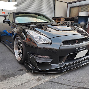 NISSAN GT-R