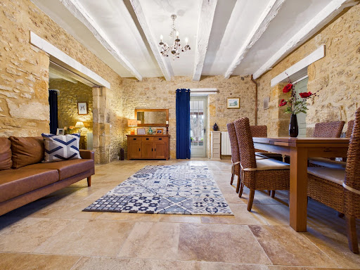 Farmhouse with pool 3