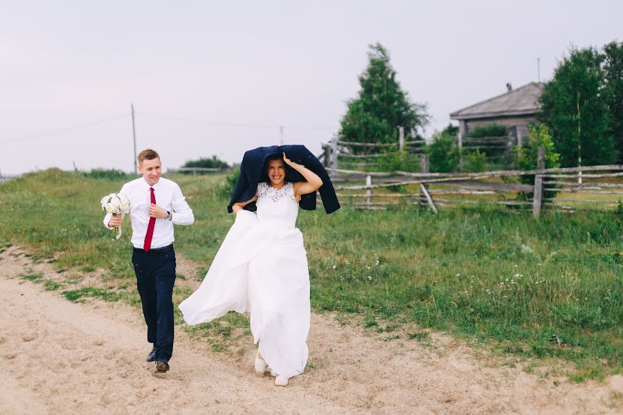 Fotógrafo de casamento Olesya Malienko (andromeda86). Foto de 16 de janeiro 2017