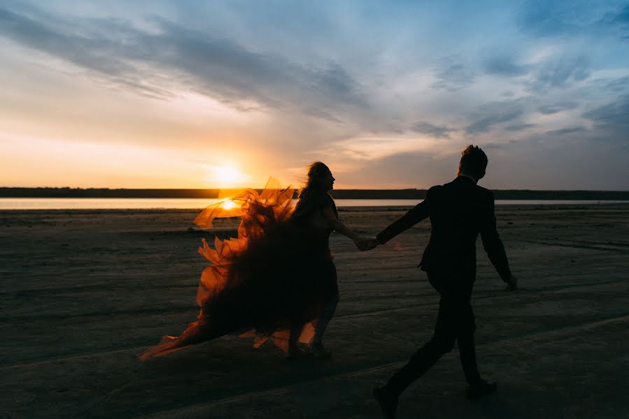 Fotógrafo de casamento Anastasiya Suprunyuk (suprunyukn). Foto de 10 de março 2017