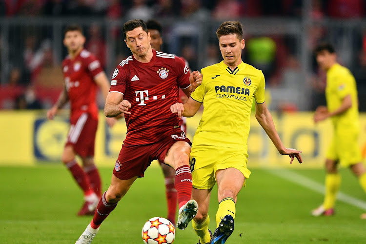 🎥 Hilarisch: stomdronken Keulen-fan doet 'pitch invasion' in leeg Bayern-stadion