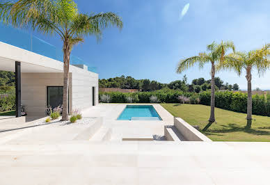 Maison avec piscine et terrasse 4